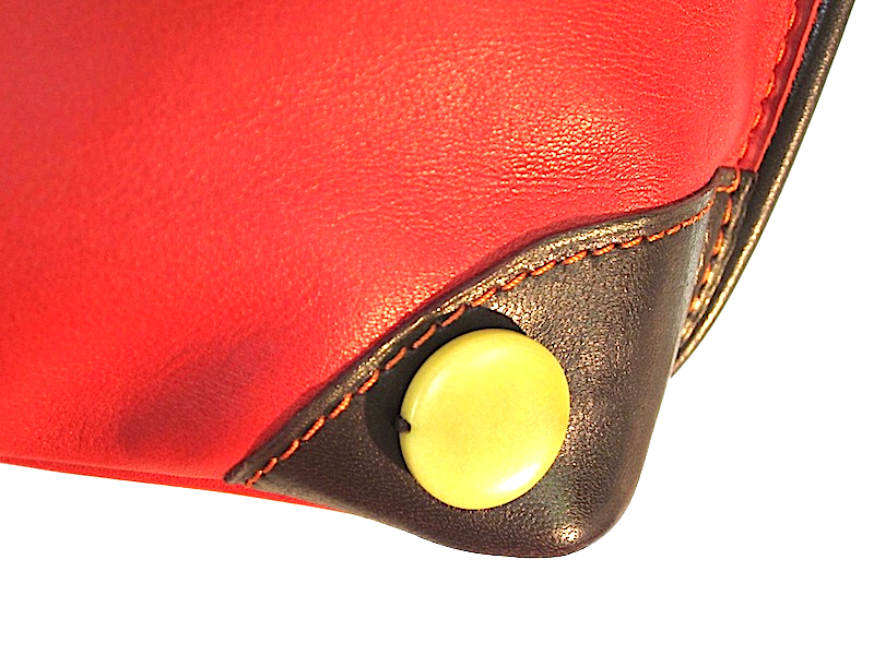 Mignon Rouge Coins Noirs