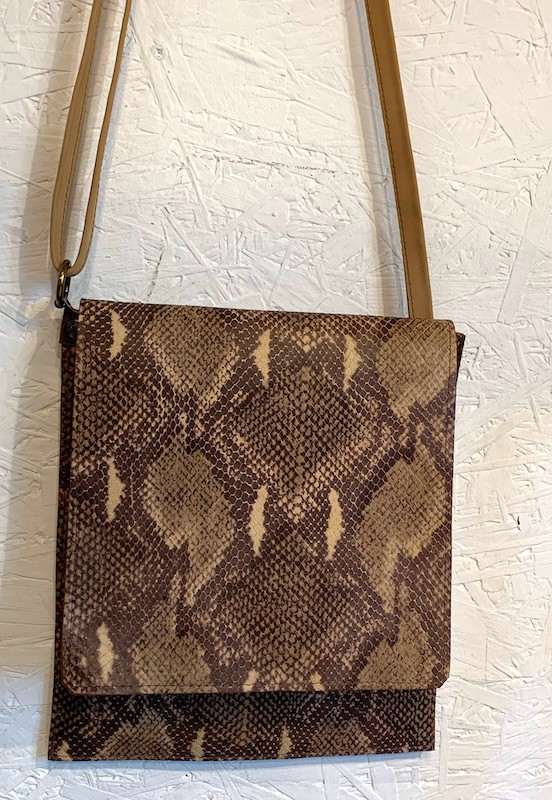Pochette Plate cuir imitation Python
